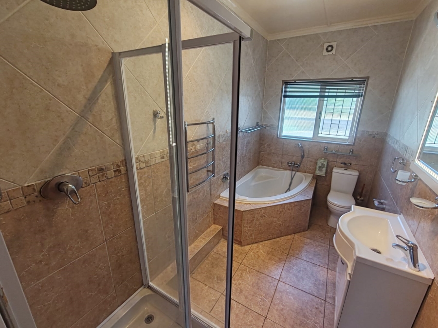 5 Bedroom Property for Sale in Vredenburg Western Cape